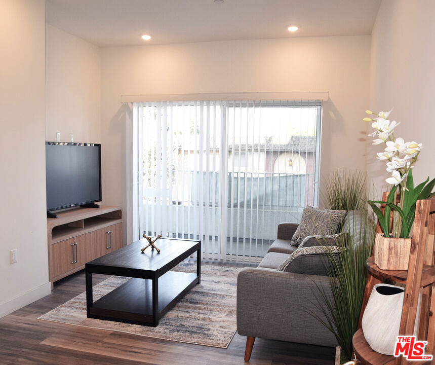 6755 Sylmar Avenue - Photo 2