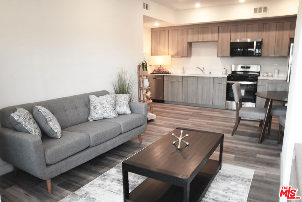 6755 Sylmar Avenue - Photo 4