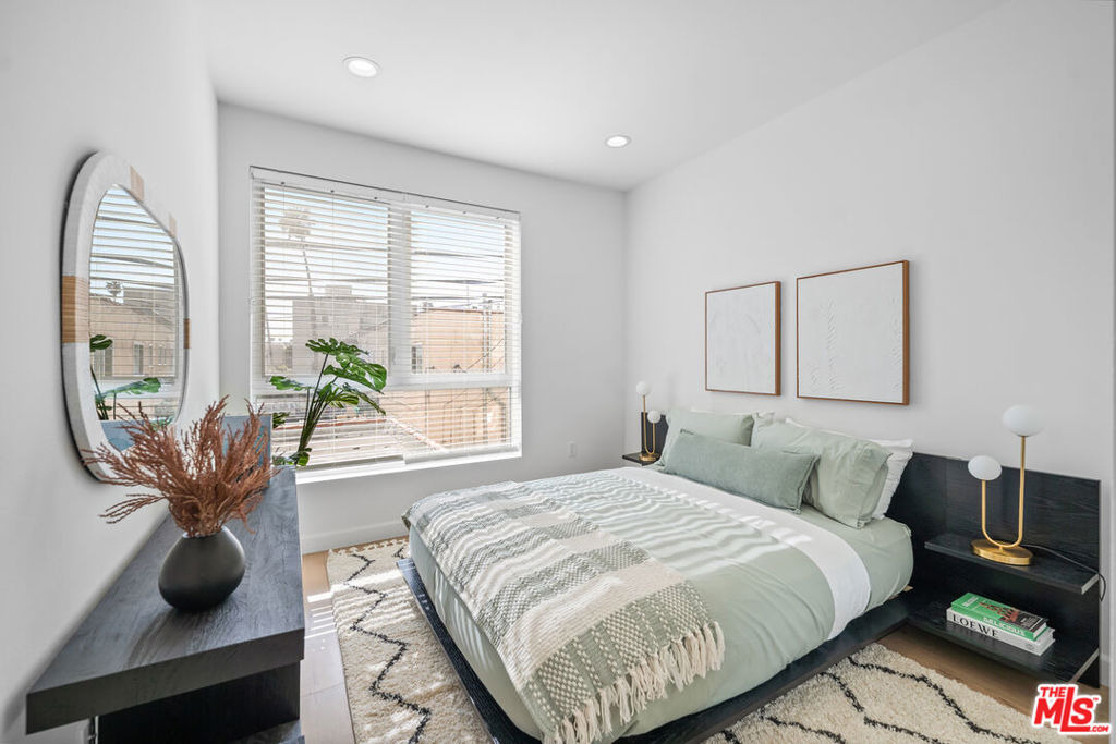 105 S Mariposa Avenue - Photo 9