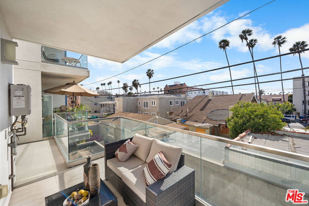 105 S Mariposa Avenue - Photo 33