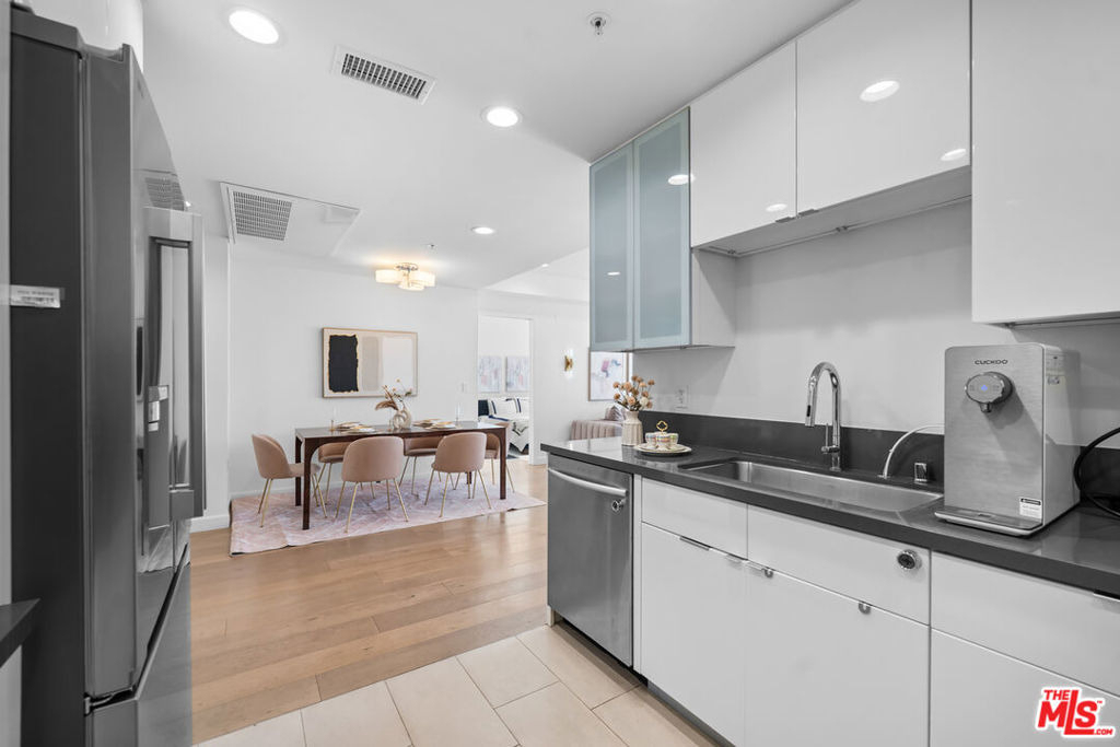 105 S Mariposa Avenue - Photo 30