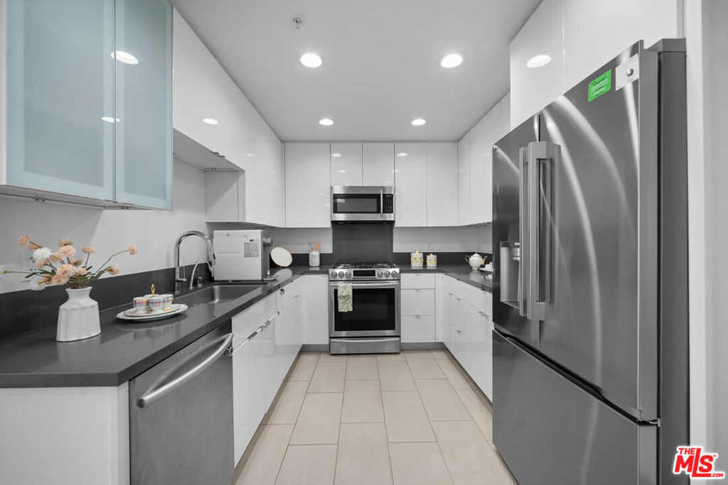 105 S Mariposa Avenue - Photo 27