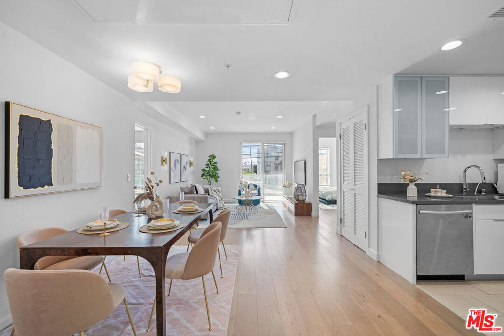 105 S Mariposa Avenue - Photo 25