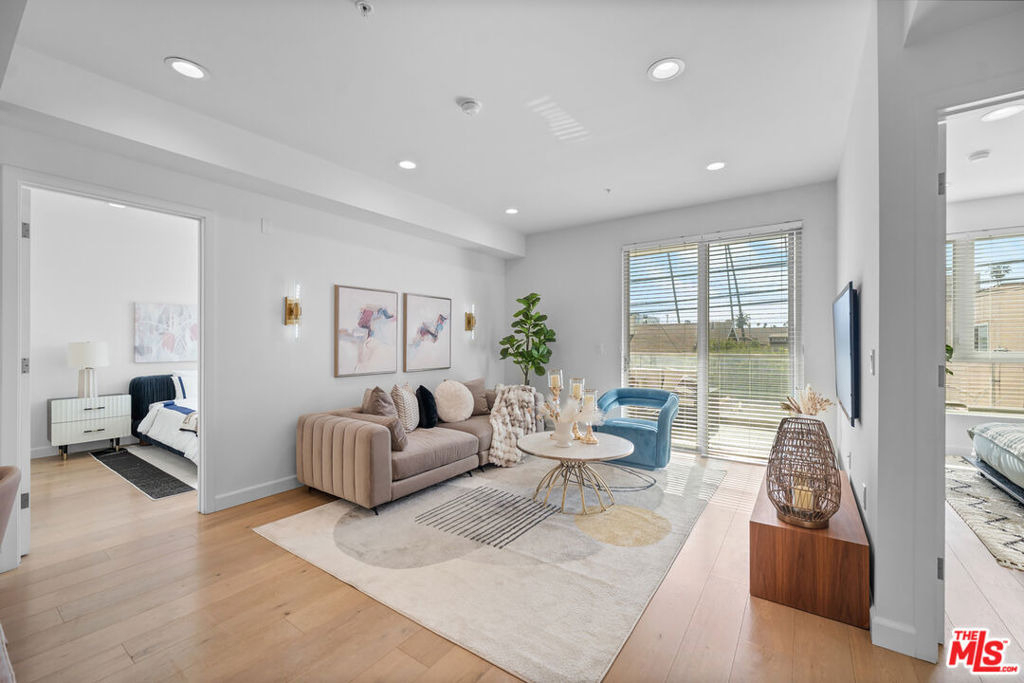 105 S Mariposa Avenue - Photo 14