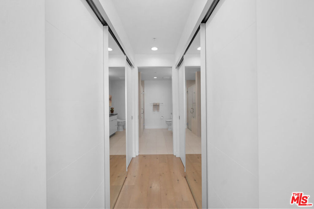 105 S Mariposa Avenue - Photo 5