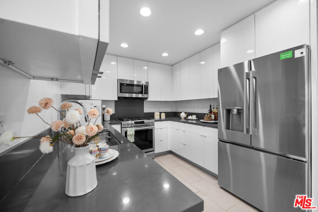 105 S Mariposa Avenue - Photo 28