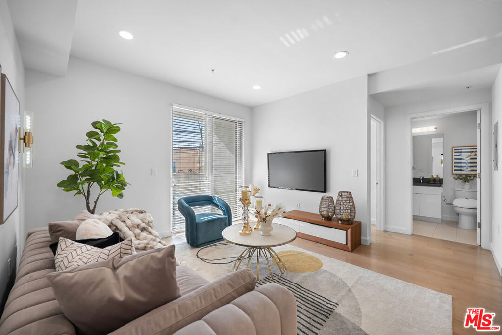 105 S Mariposa Avenue - Photo 17