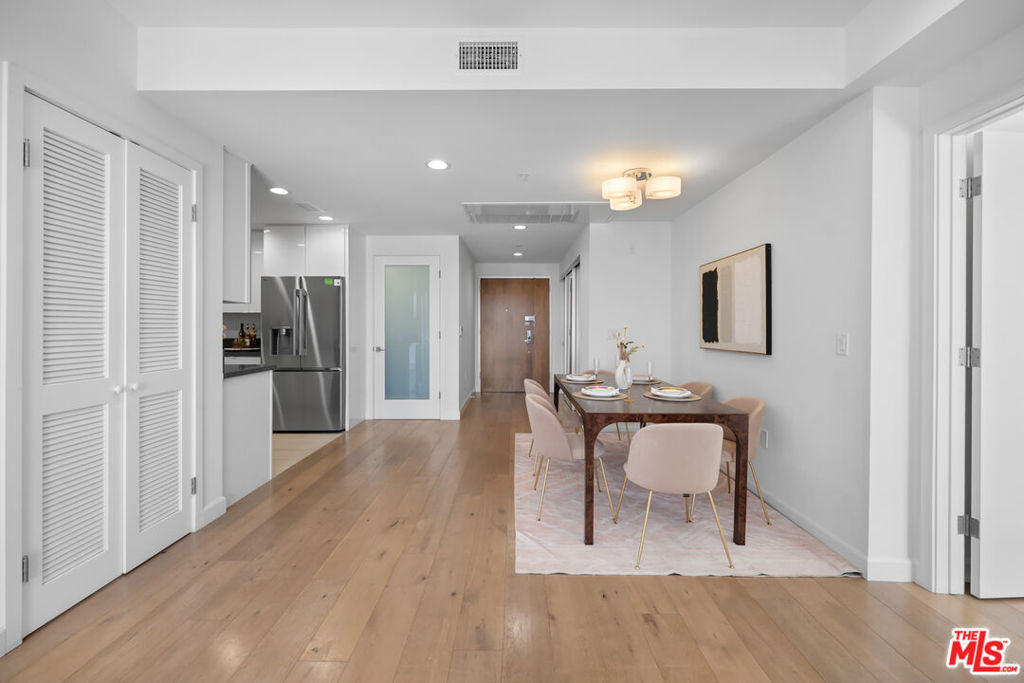 105 S Mariposa Avenue - Photo 18