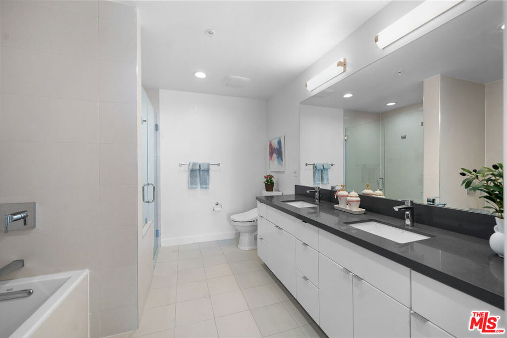 105 S Mariposa Avenue - Photo 6