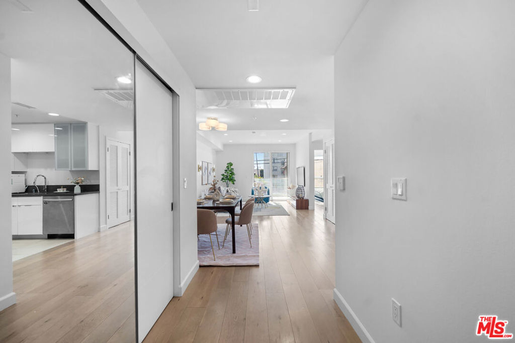 105 S Mariposa Avenue - Photo 23