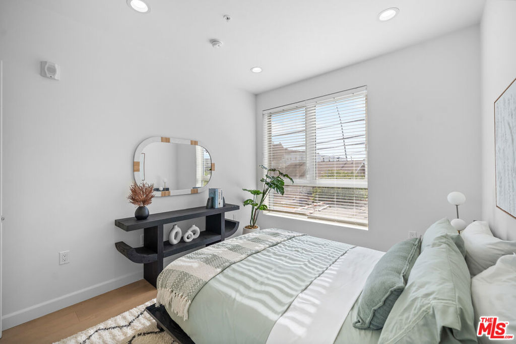 105 S Mariposa Avenue - Photo 10