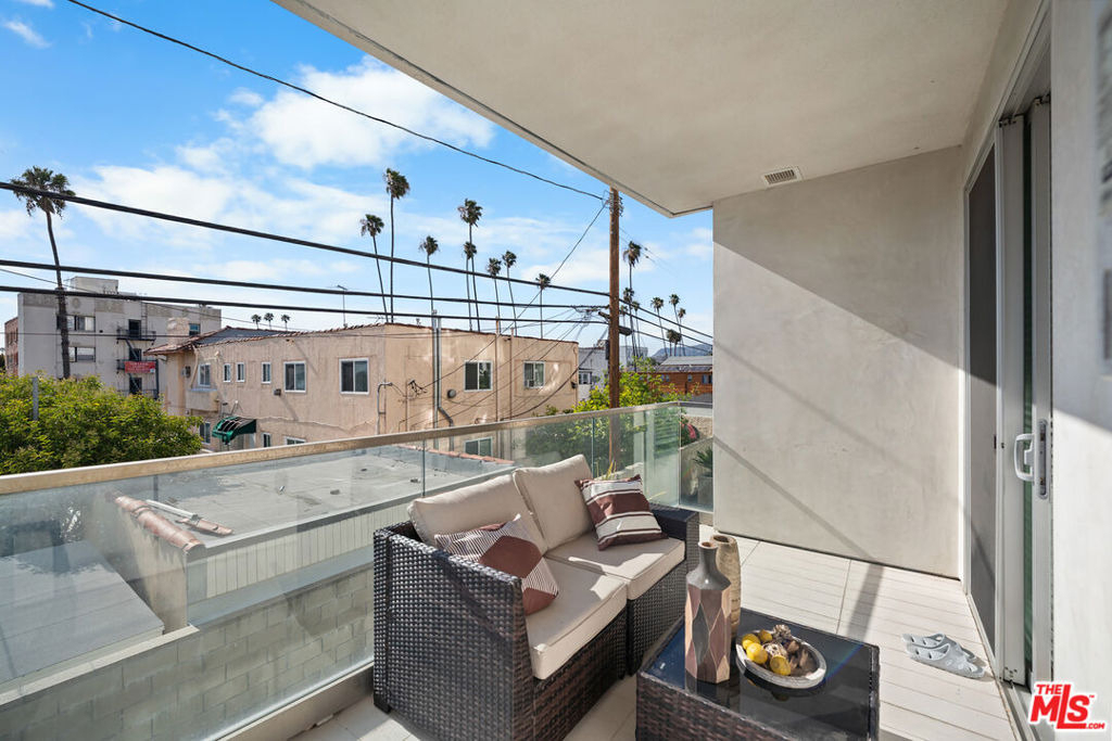 105 S Mariposa Avenue - Photo 35
