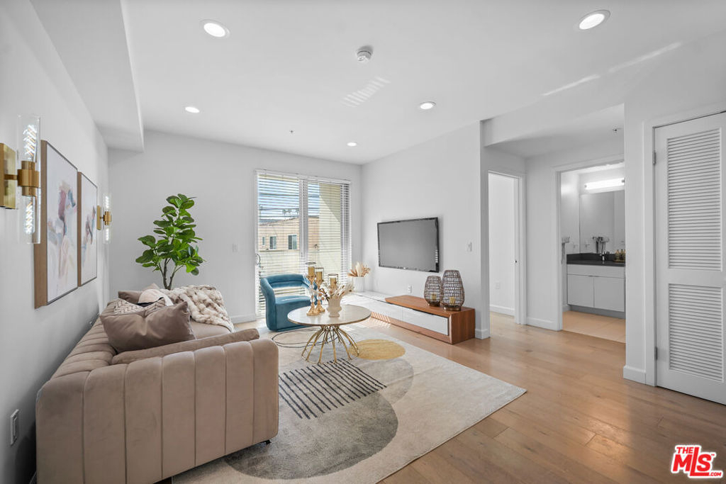 105 S Mariposa Avenue - Photo 13