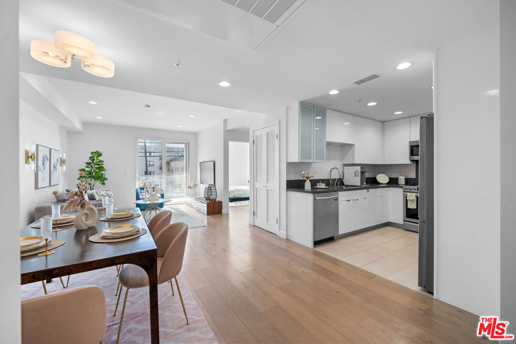 105 S Mariposa Avenue - Photo 24