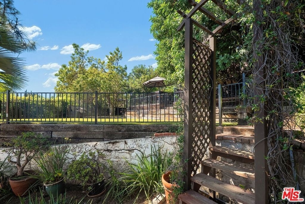 2101 Broadview Terrace - Photo 35