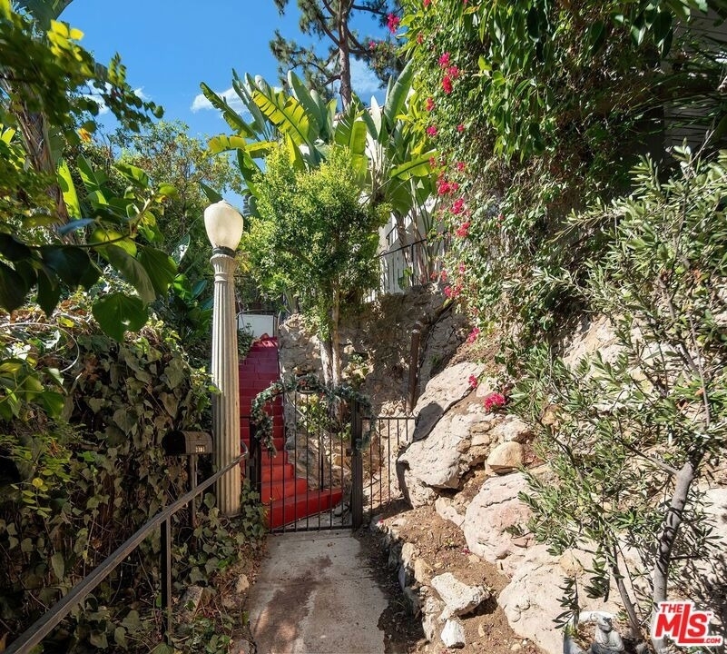 2101 Broadview Terrace - Photo 3
