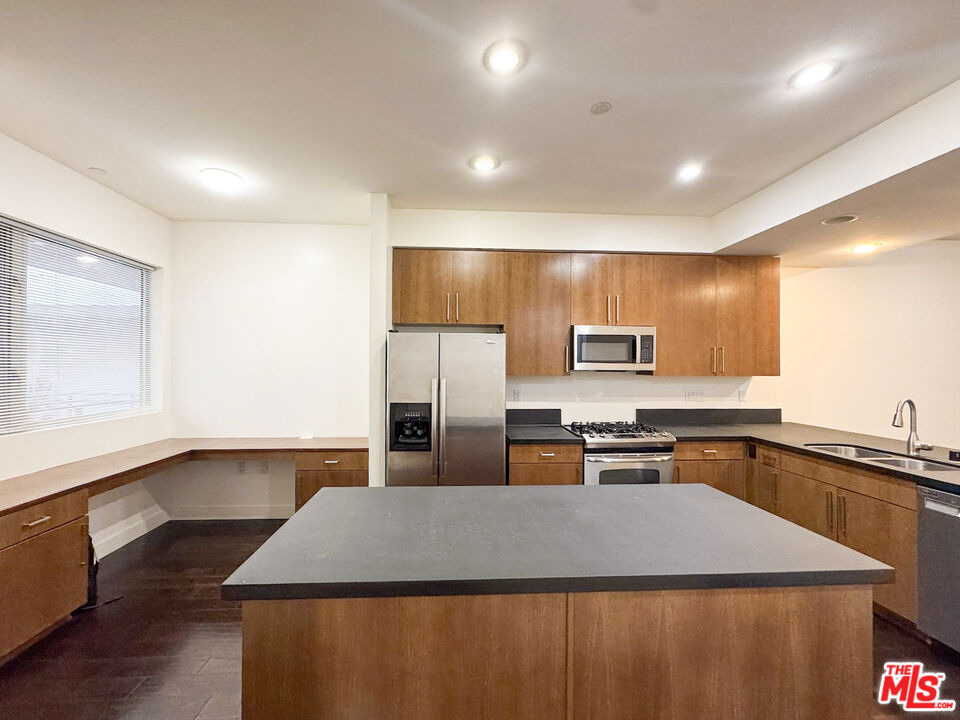 6001 Carlton Way - Photo 5