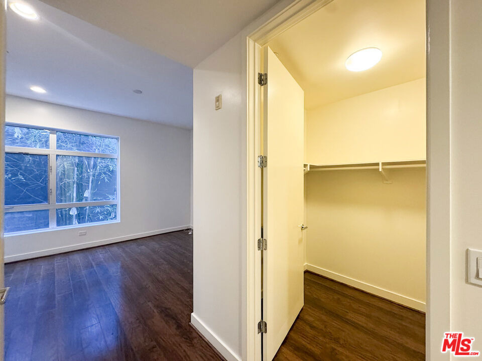 6001 Carlton Way - Photo 13