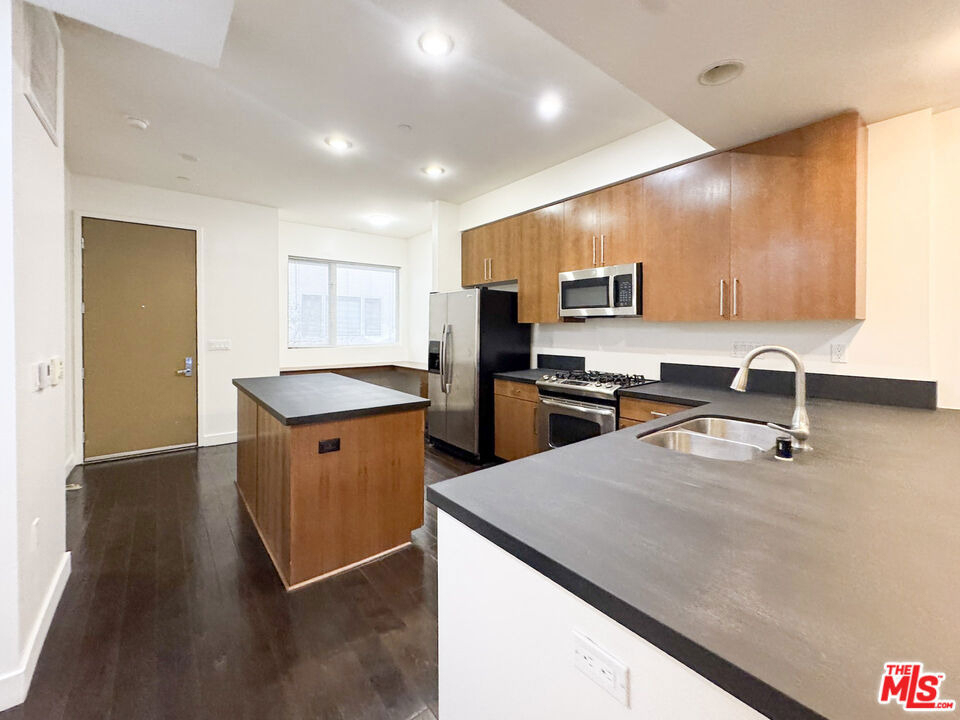 6001 Carlton Way - Photo 6