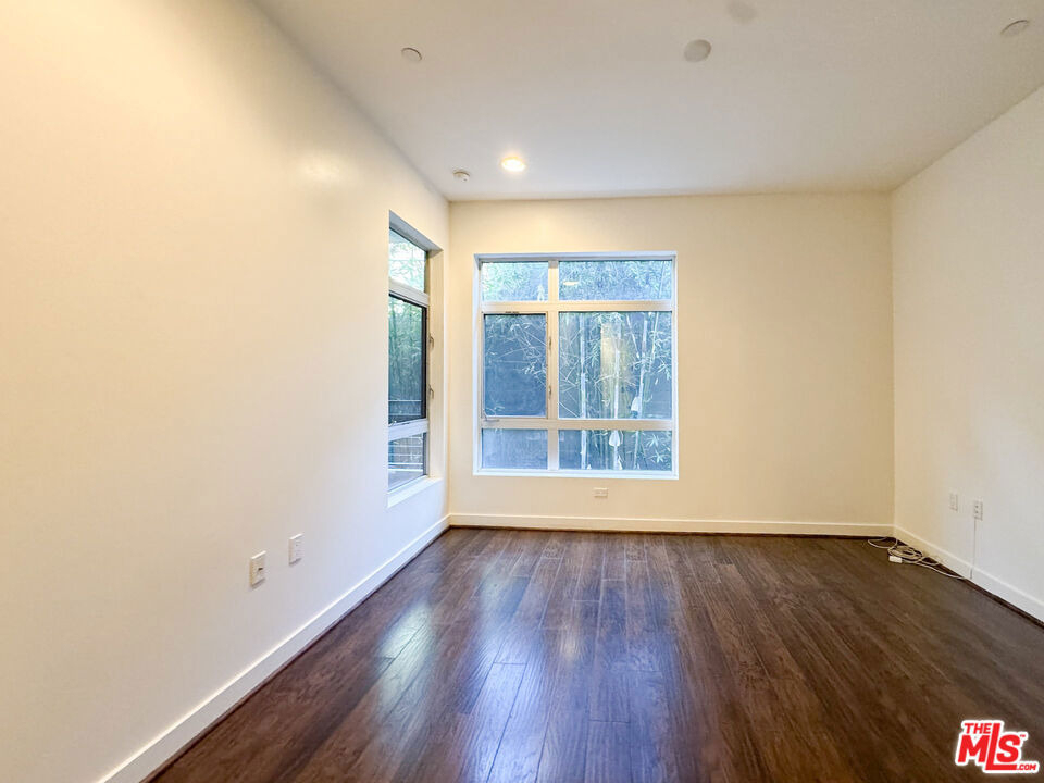 6001 Carlton Way - Photo 20