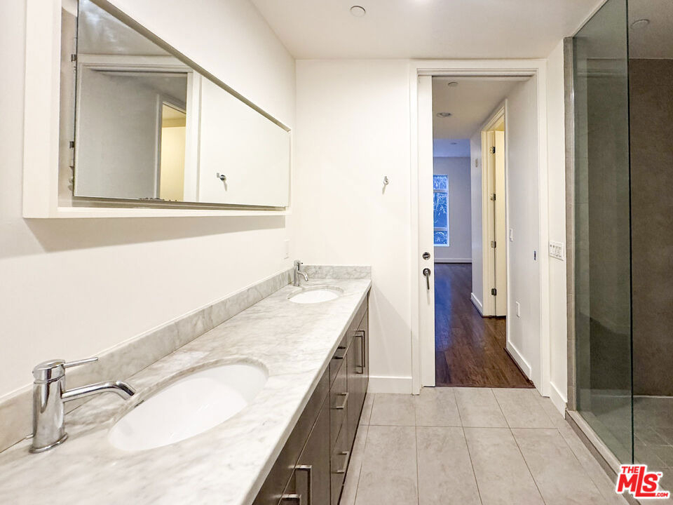 6001 Carlton Way - Photo 19