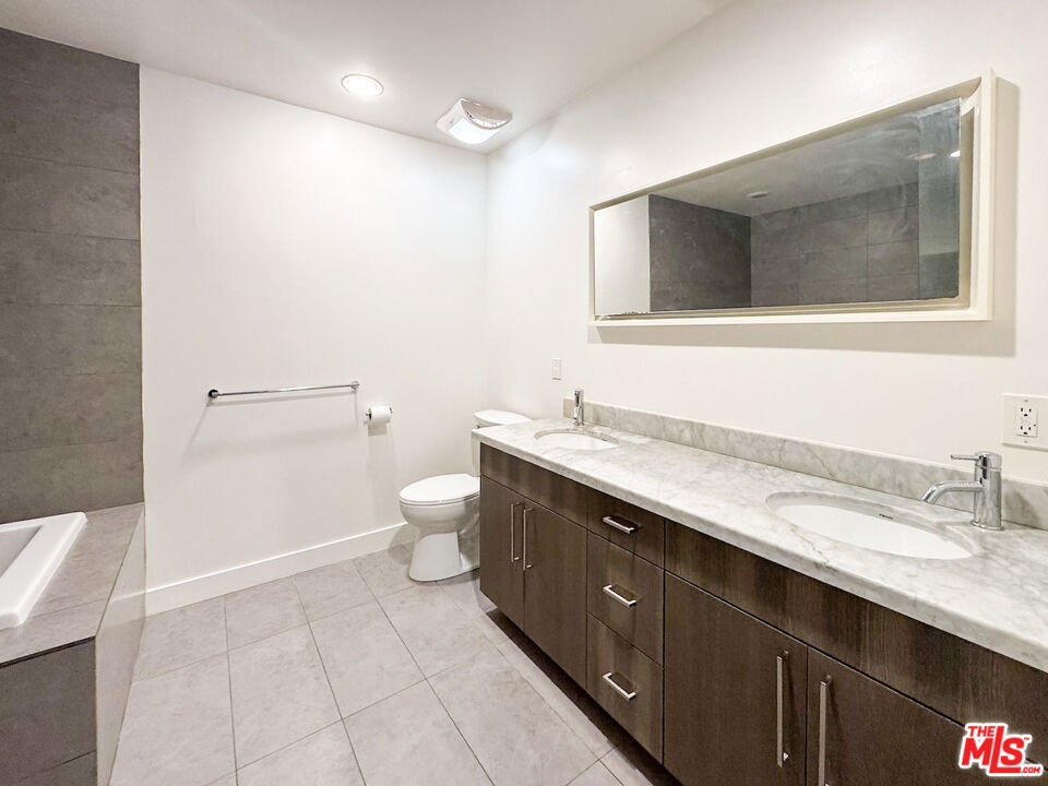 6001 Carlton Way - Photo 17