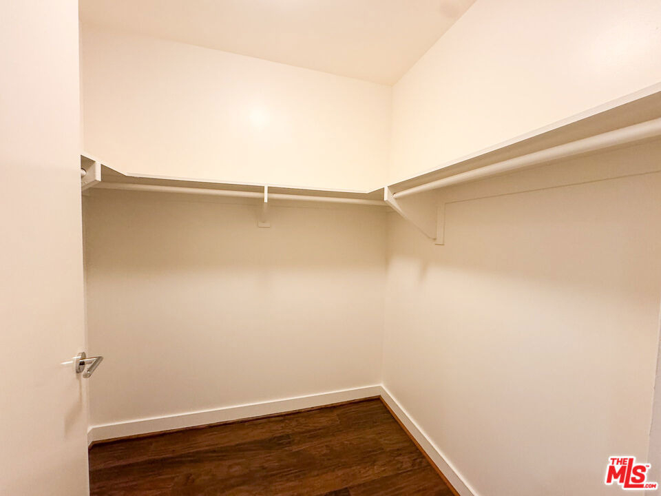 6001 Carlton Way - Photo 16