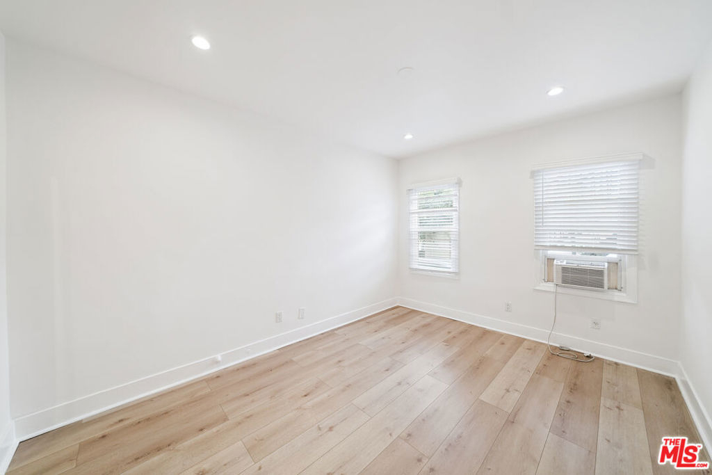 7926 Fountain Avenue - Photo 8