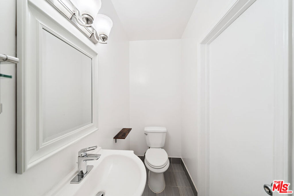 7926 Fountain Avenue - Photo 11