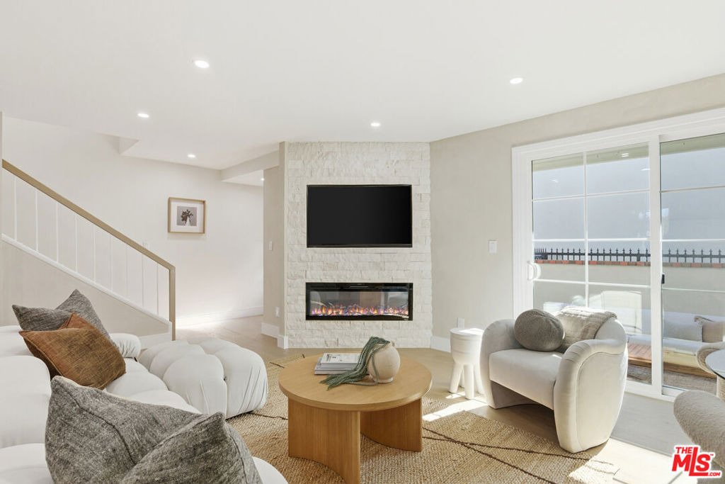 4738 La Villa Marina - Photo 0