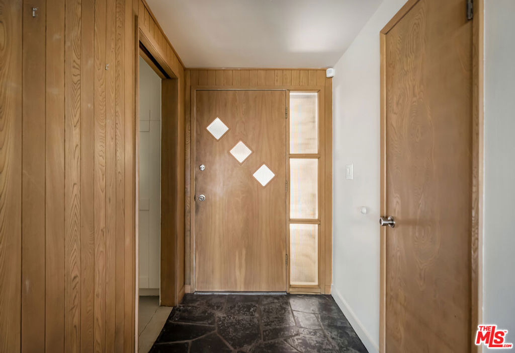 907 Alegre Place - Photo 13