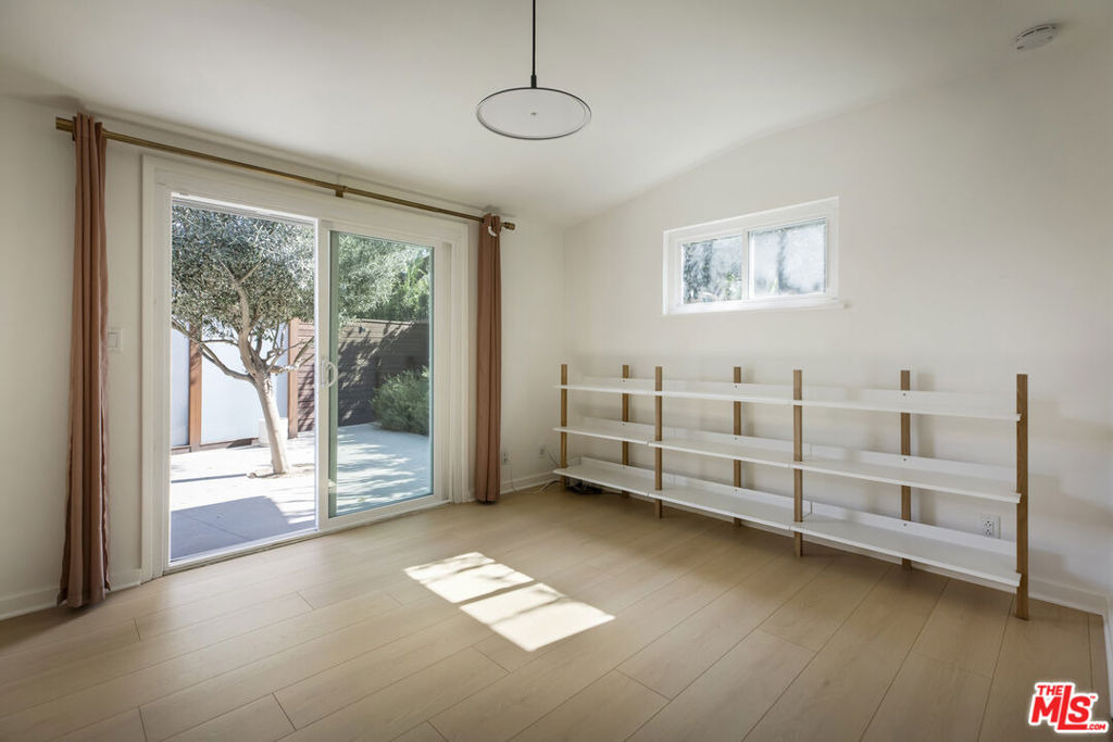 907 Alegre Place - Photo 39