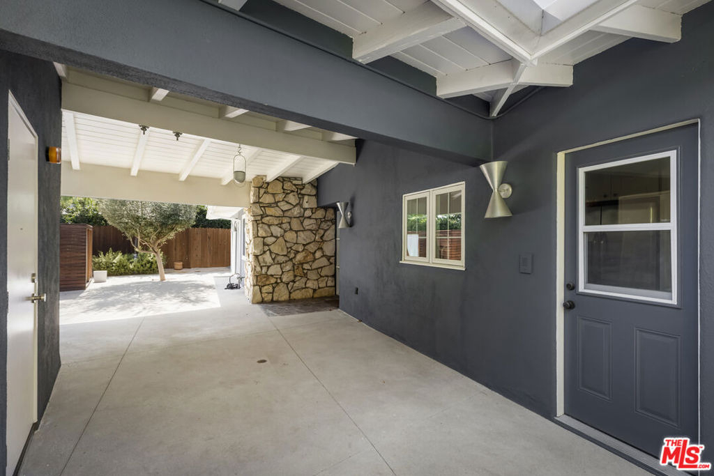 907 Alegre Place - Photo 10
