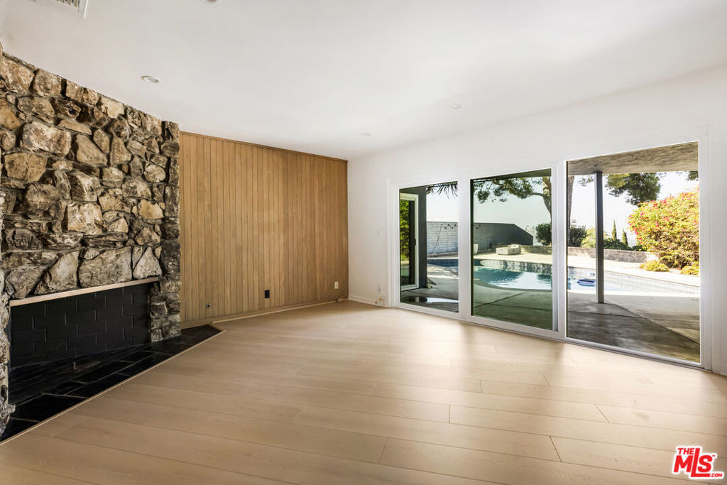 907 Alegre Place - Photo 16