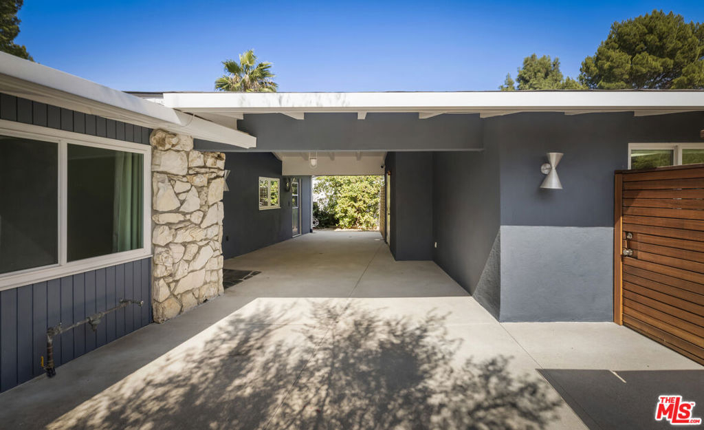 907 Alegre Place - Photo 8