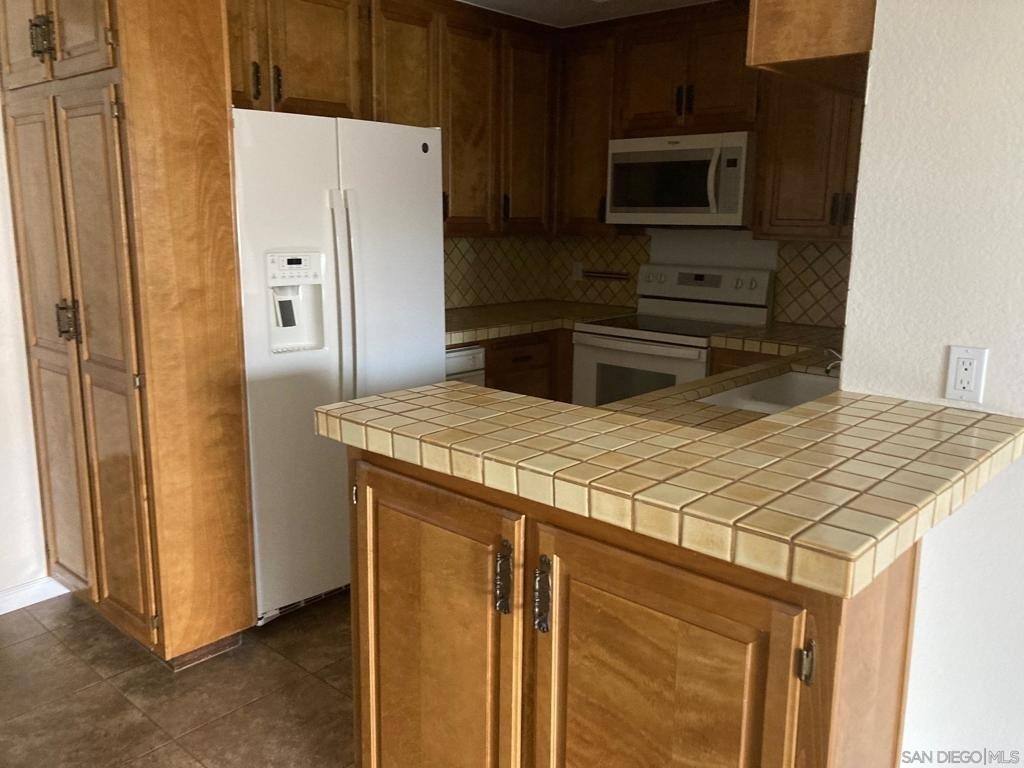 750 State St - Photo 3