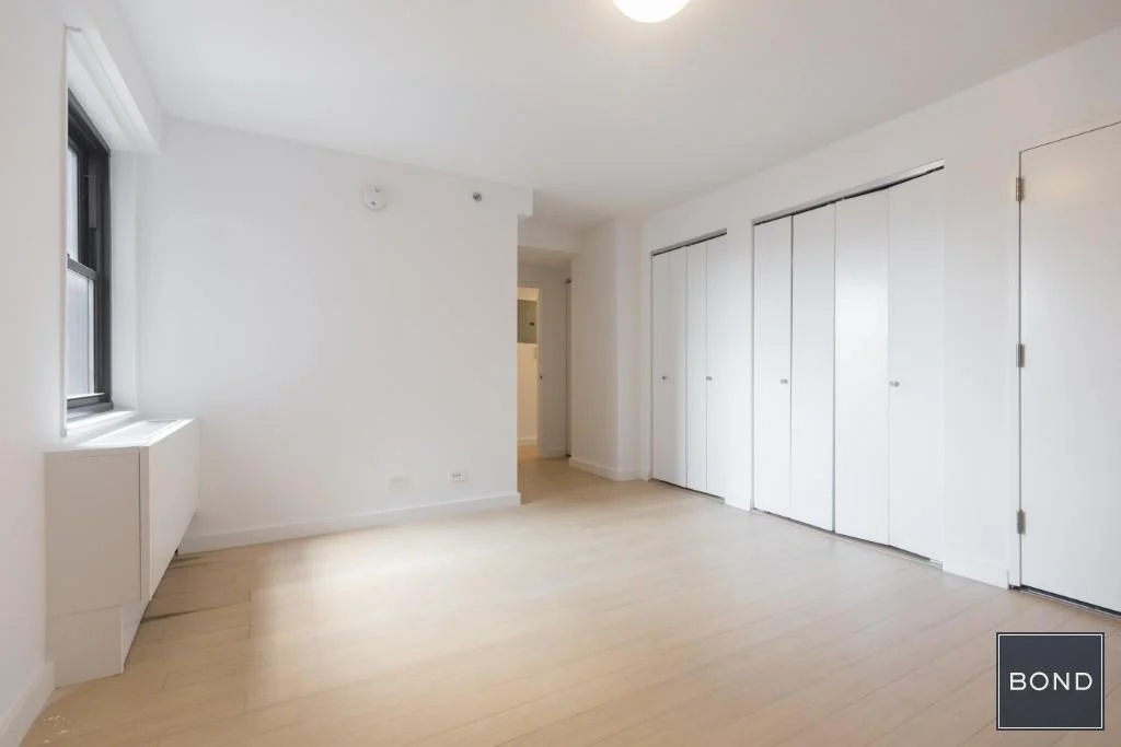 222 East 39th Street - Photo 0