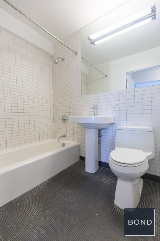 222 East 39th Street - Photo 3