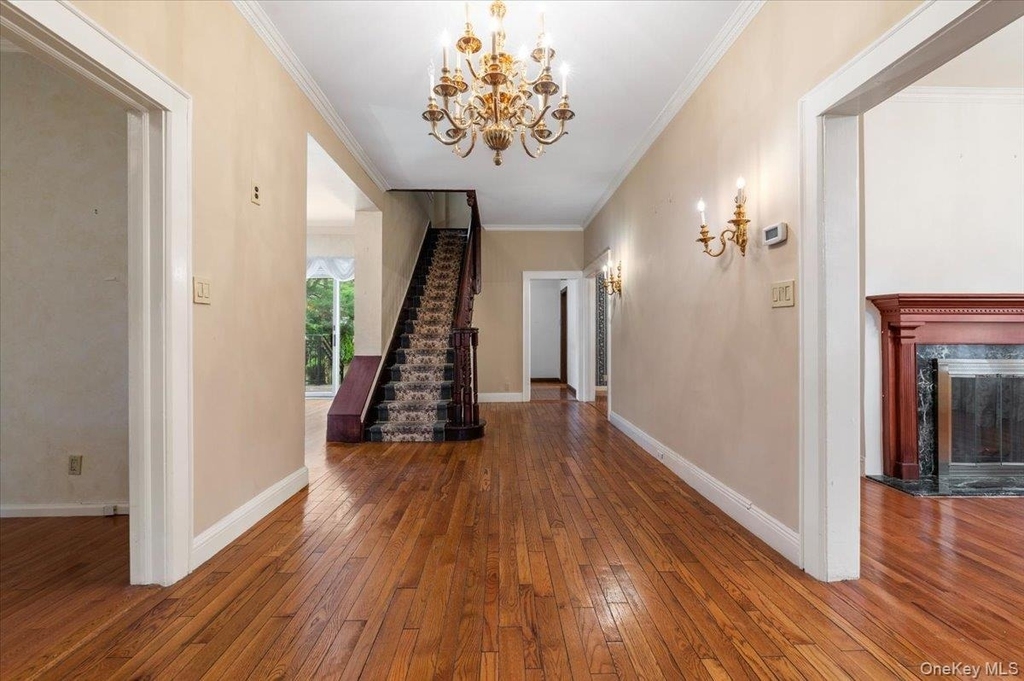 363 Oak Avenue - Photo 2