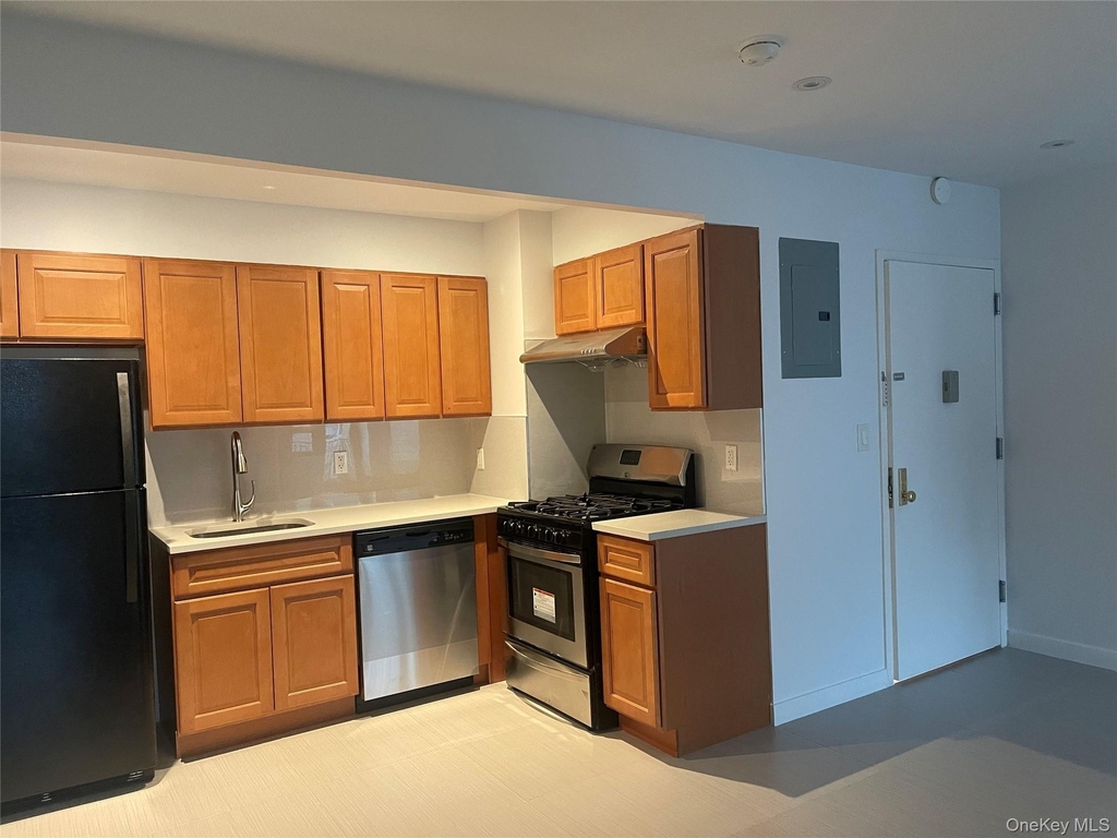 40-47 97 Street - Photo 3