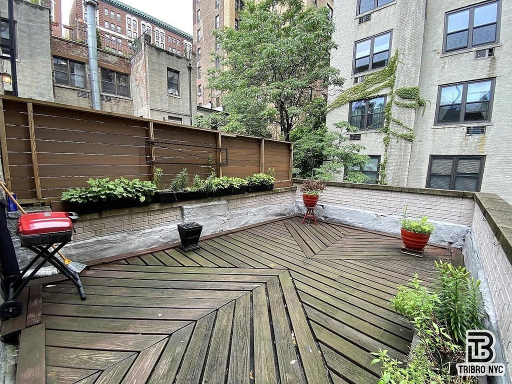 247 W 102nd Street - Photo 0