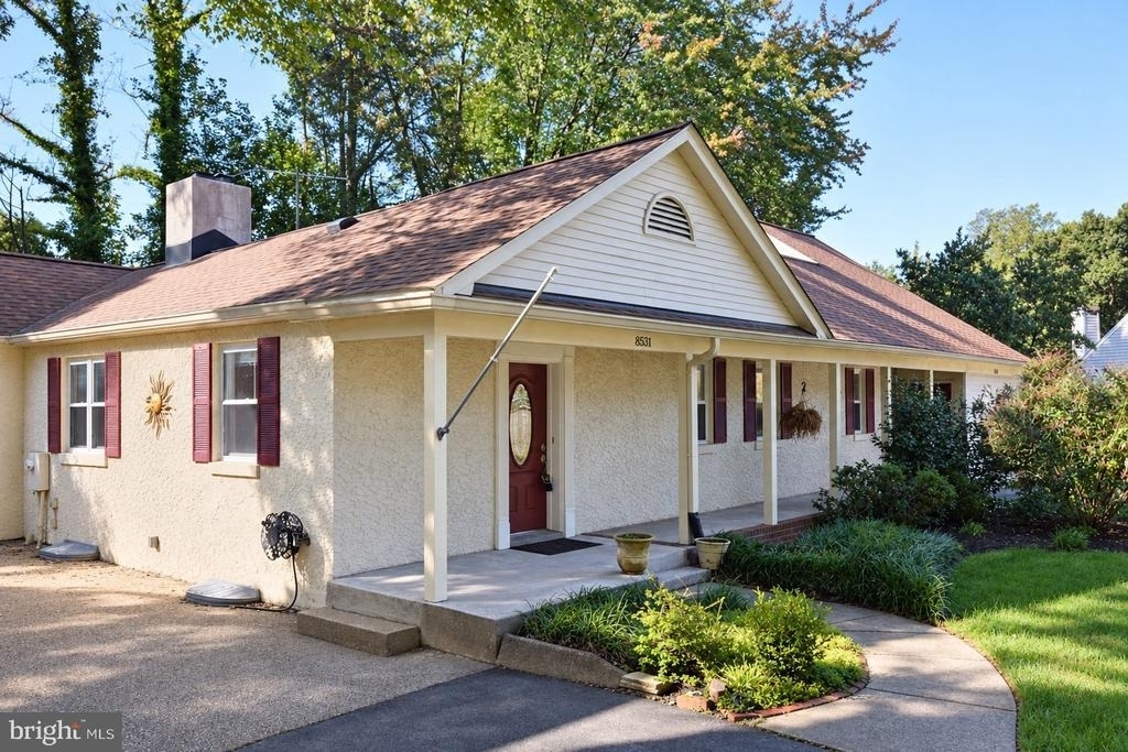 8531 W Oak Place - Photo 1