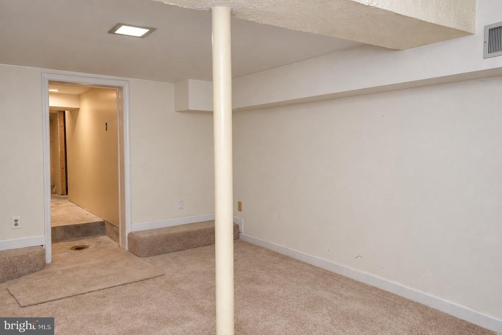 8531 W Oak Place - Photo 38