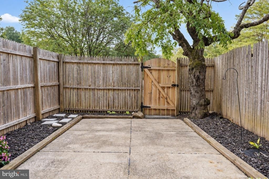 8414 Penshurst Drive - Photo 12