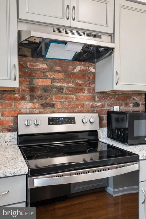 8414 Penshurst Drive - Photo 3