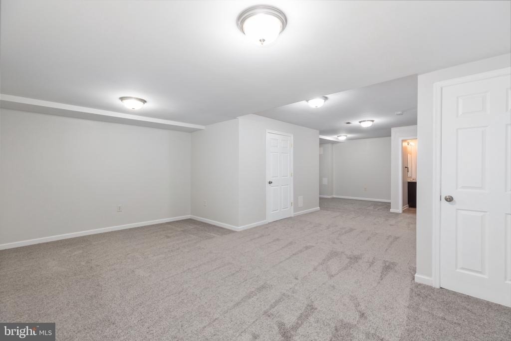 729 Acorn Court - Photo 29