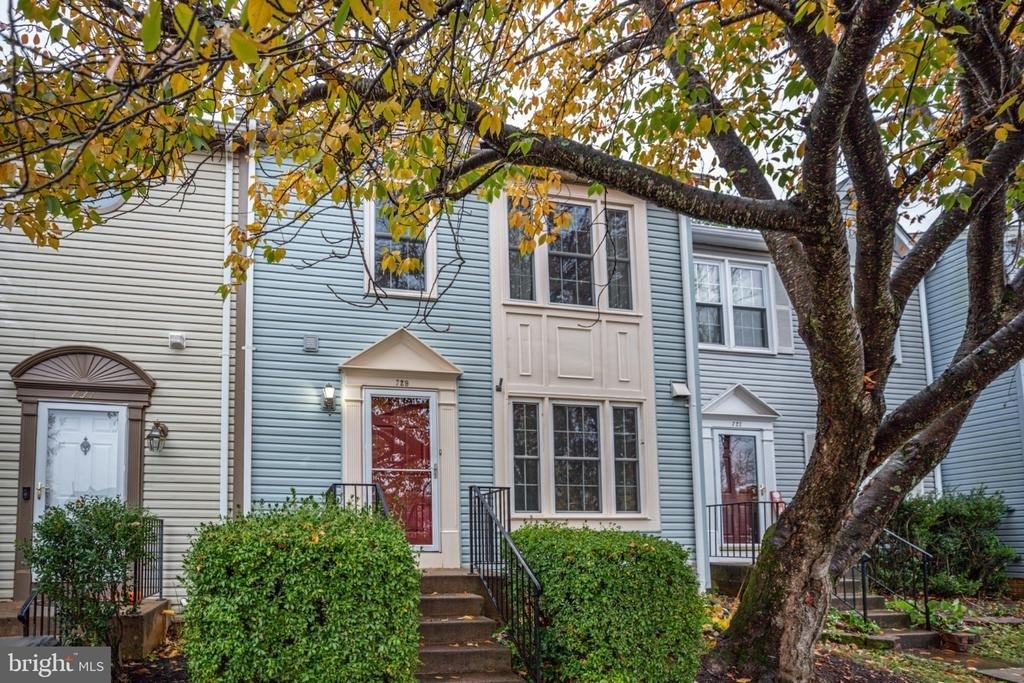 729 Acorn Court - Photo 1