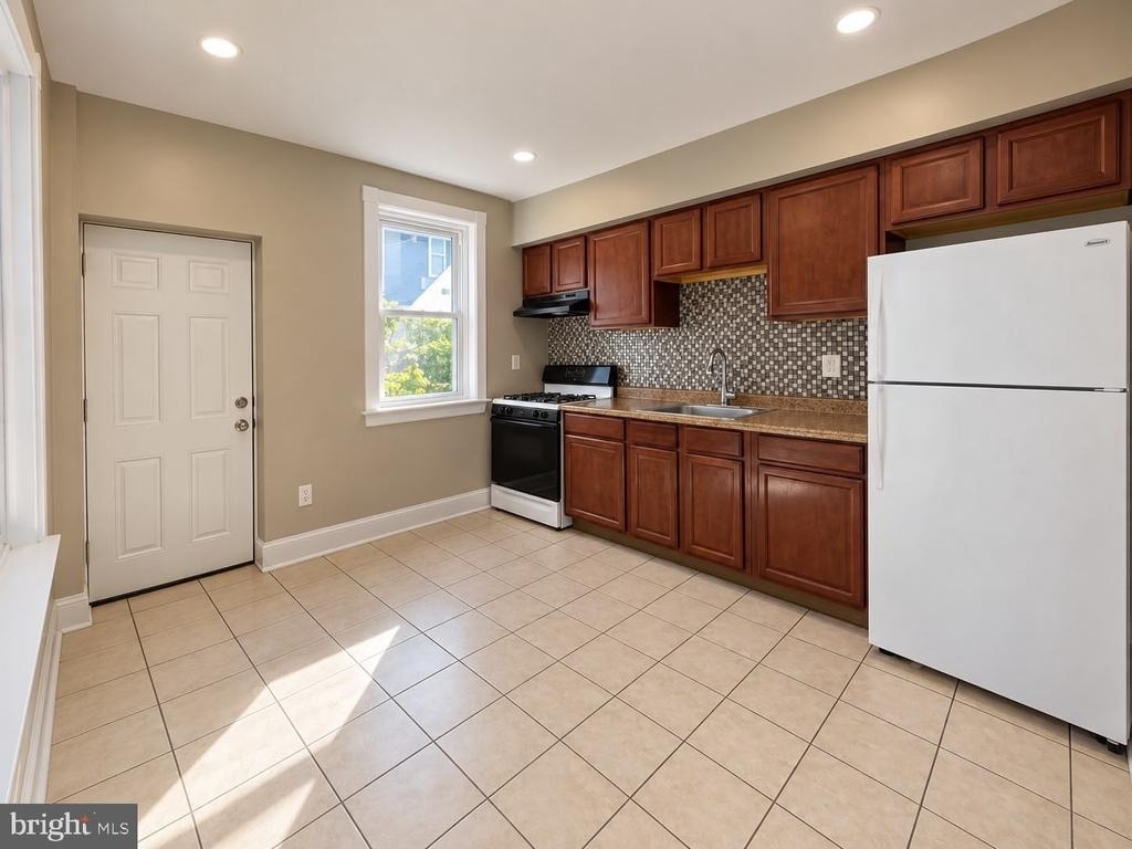 6563 N Lambert Street - Photo 2