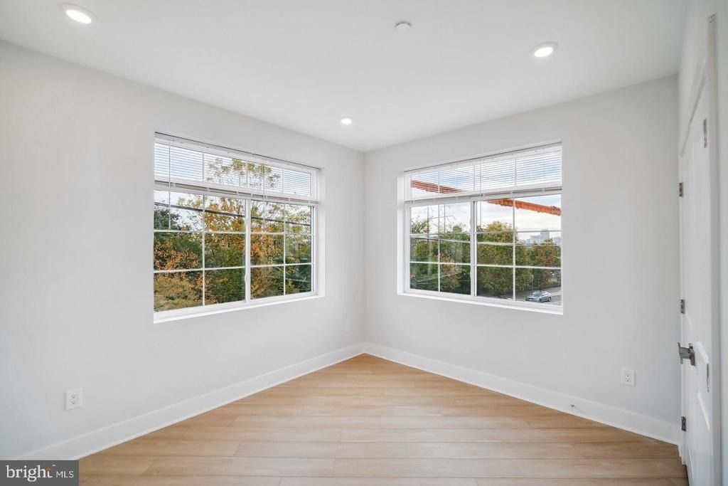 646 N 32nd Street - Photo 3
