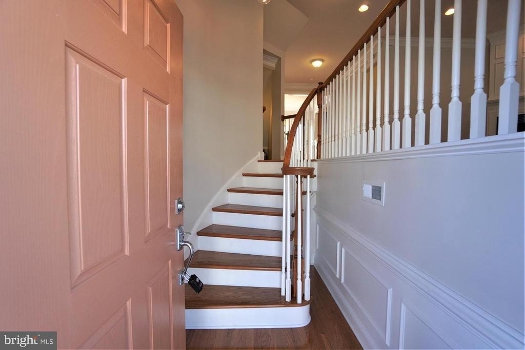 102 Bishop Drive - Photo 2